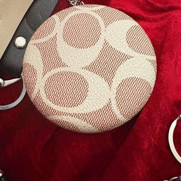 Unbranded Compact Mirror Keychains - Picture 6 of 6